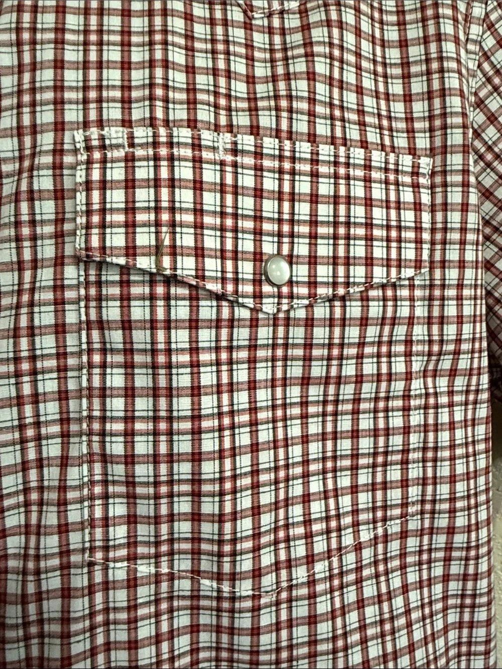 Wrangler Red and White Plaid Short-Sleeve Button-Down Shirt